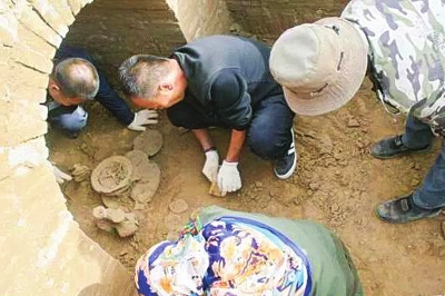 【艺连关注】肃州发现三座魏晋古墓葬 出土大量陶器琥珀文物