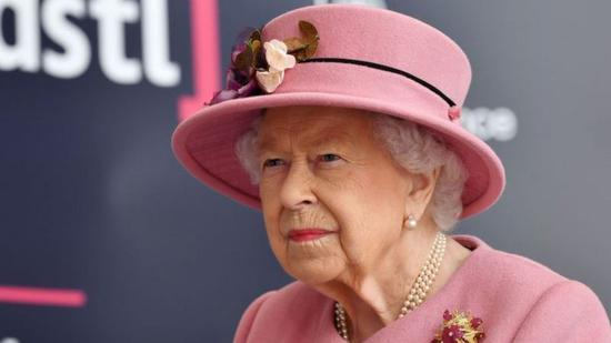 英国女王伊丽莎白二世95岁寿诞 嘉奖艺术工作者
