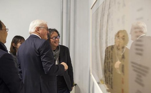 【艺连关注】到访中国的德国总统施泰因迈尔拜访了一位艺术家
