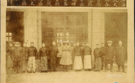 --                            2657 
                            民国十四年四月（1925年）“上海救火联合会欢迎张军长效坤暨各官厅参观南区救火会摄影”大型历史老照片1张