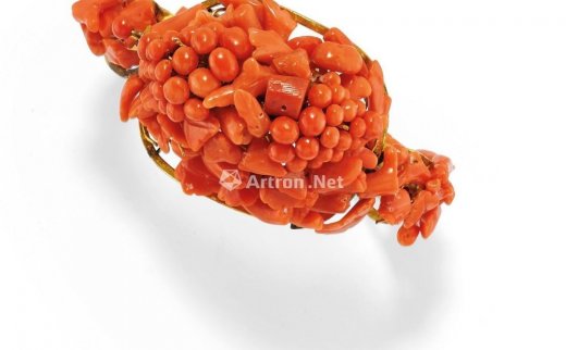 --                            0409 
                            First half of 20th Century A metal gilded and coral bracelet