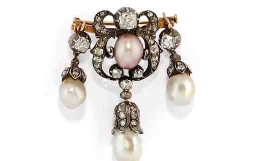 --                            0336 
                            19th Century A silver，18K yellow gold，natural pearl and diamond brooch