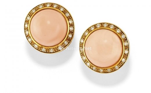 --                            0162 
                            A 18K yellow gold，coral and diamond earclips