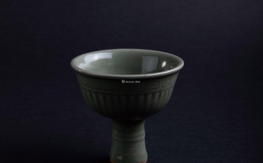 --                            0221 
                            明代 龙泉马上杯