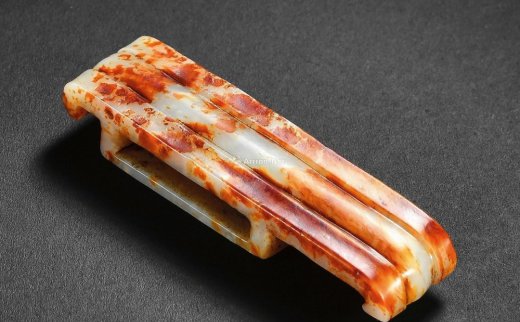 --                            0262 
                            明 白玉带沁剑饰