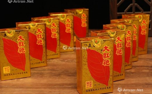 --                            0079 
                            2004年 原装2004武夷山岩茶总厂--正岩顶级纯种大红袍十盒