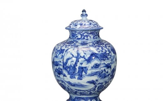 --                            1065 
                            明万历 青花开光人物故事盖罐