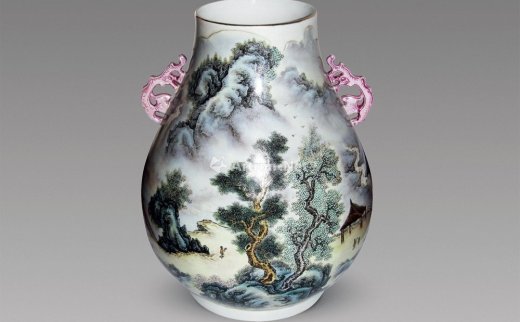 --                            2002 
                            20世纪60年代 粉彩山水图凤耳尊