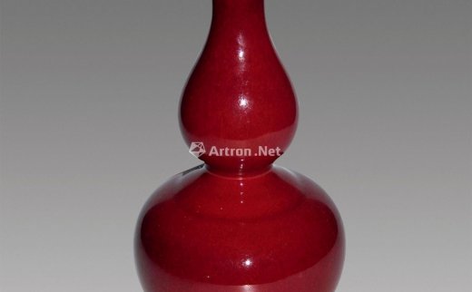 --                            2100 
                            清·康熙 霁红釉葫芦瓶