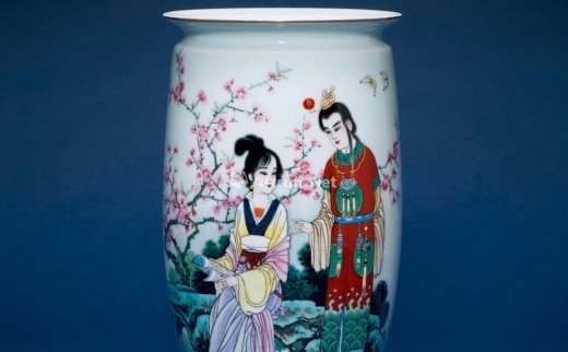 --                            3118 
                            当代 1997年作 戴荣华 粉彩读西厢瓶 -北京匡时国际拍卖有限公司